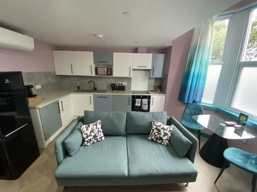 Aaron Wise - 51 Fitzhamon Apartments - 3-Star