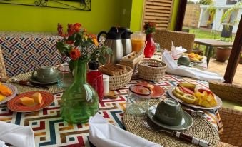 Moyoni Africa Lodge & Tours