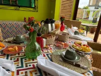 Moyoni Africa Lodge & Tours