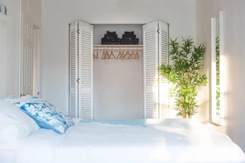 Beautiful Apt ONE STOP from Manhattan