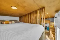 New Modern & Private Tiny Home on 21 acres