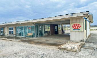 Shamrock Kings Inn By Oyo Marked Tree I-555