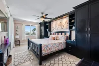 Beautifully renovated top floor condo with lake view, minutes from the beach