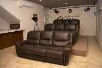 Amazing Views | Modern 1BR | Pools | Gym | Cinema | Netflix