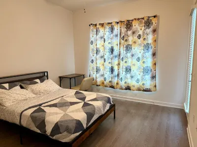 Chic 1-bedroom apartment with WiFi, fitness room in charming Leander Tammy's Nails And Spa附近的飯店