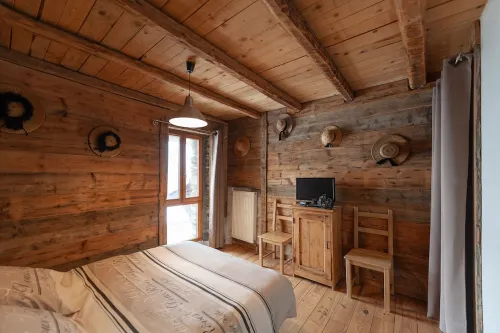 Authentic home, combining the warmth of wood and mountain stone.