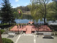 Lakeview resort style suite (Twin or King)