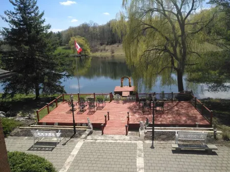 Lakeview resort style suite (Twin or King) Отели в г. Аджала-Тозоронше