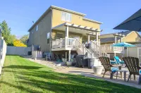 Sandy Pool House, Bar, Hot Tub and Gym, Sleeps 11!