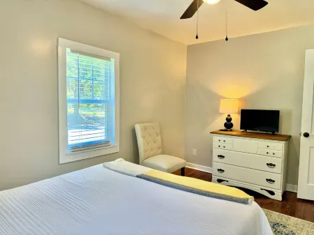 Charming 2-bedroom cottage with WiFi and AC in enchanting Beaufort