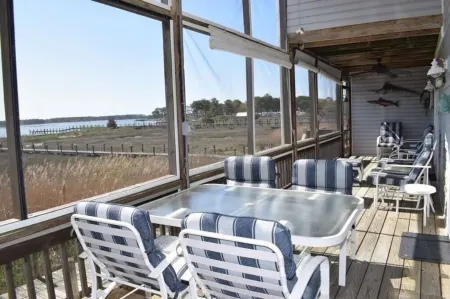 Beechnut Villa-Waterfront-Cozy