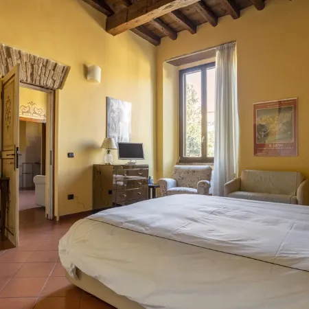 Holiday house with 4 beds and 2 bathrooms in the centre 50 m from the castle