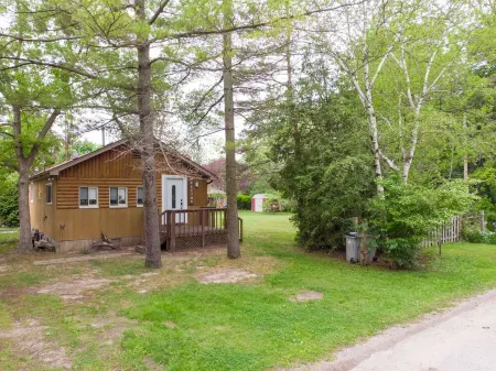 Port Franks 2 Bedroom Cottage With Double Wide Lot