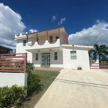 Relaxing Spacious Penthouse. Pool & deck w/panoramic view, 5 minutes to town!