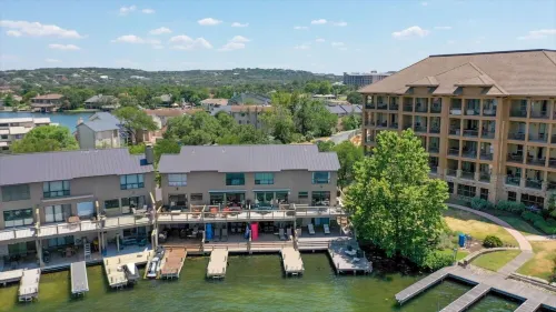 Remodeled Family Waterfront Townhome in the Heart of Horseshoe Bay