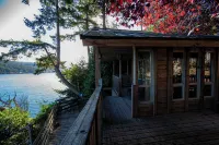 Beautiful, quiet place to stay with lovely beach access and stunning views.