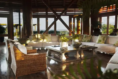 Villa Loma Bonita - Oceanfront Villa in Playa Bonita โรงแรมใน