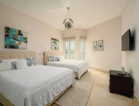 Majestic 3 Bedroom apartment and private pool!