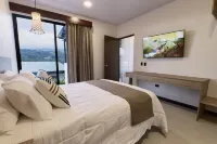 Brand-New Private Villa with Pool, Panoramic Views, and Modern Comforts โรงแรมใน