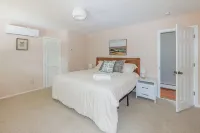 Catskills River Retreat: Large Waterfront 4BR Home Sleeps 11 Guests