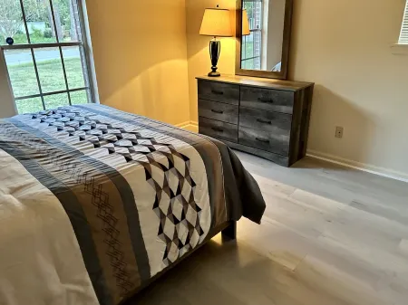 remodeled home-Montgomery,AL: Auburn, Tuskegee. Troy, and ASU -high schools Отели рядом с достопримечательностью «Монтгомери Музеум оф Файн Артс»