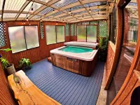 Adventure's Home Base - Hot Tub, King Sized Bed, and Enclosed Solarium!