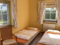 Individual and child-friendly thatched house with private garden, inc bed linen Hotels in Baabe