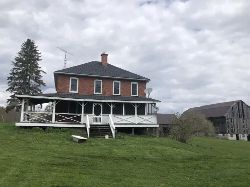 5-Bedroom Farmhouse Estate in Muskoka Các khách sạn ở Muskoka