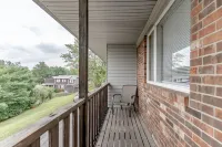 Cozy Apartment in quiet neighborhood with quick access to everything you need!