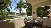 Chac Hal Al, Casa Calandria lovely studio steps from the beach.