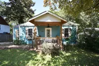 Cute 3 bedroom home 5 minutes from airport