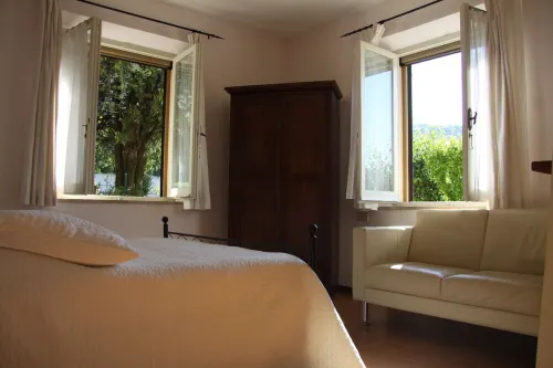 Lovely holiday house: private swimming pool, olive tree garden, cultural setting