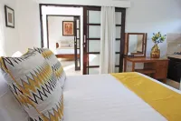 Villa Tri Murti, Lovina beach villa with private swimming pool at - up to 10 people Hotels in Thyrite