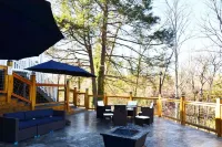 Cozy Pigeon Forge Suite • Hot Tub, Views & Near Dollywood - Honeycomb's Suite