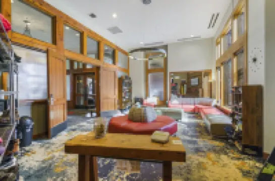 Charming and spacious Sundial Lodge condo in the heart of Canyons Village