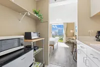 Stunning Waikiki Ocean View Condo / Paradise with Views