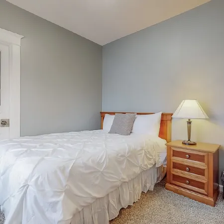 Spread out - Renovated 5BR+Loft, Sleeps 12+