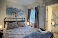 Suite Spot at Sugar- Ski Oma's Meadow!