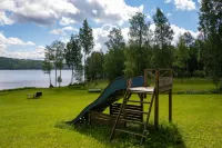 Comfortable Swedish house in a prime location on Lake Rottnan with its own shoreline Hotels in Sunne