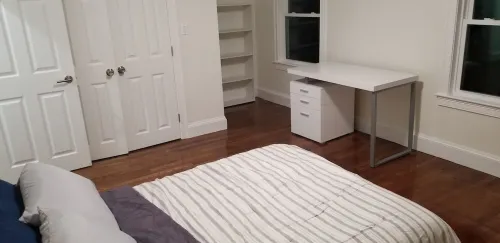 Newly Renovated Open-Concept living space, close to Boston, plenty of parking 米爾頓住宿飯店