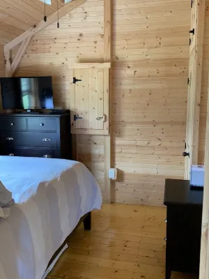 Cozy Cabin with private back yard, located 5 min away from Dale Hollow Lake Hotel dekat Seventy Six Falls