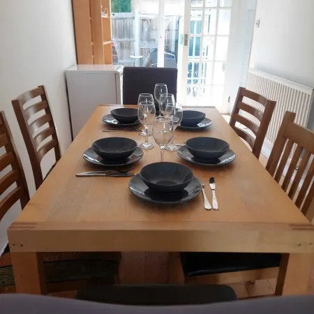 Nice 3 Bedroom\ 2 Bathroom House - Wimbledon - 22 mins to Central London