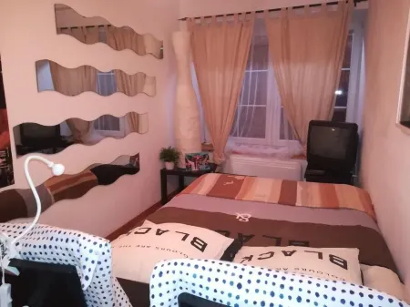 Garden Apartment SWEET GARDEN Отели рядом с достопримечательностью «Gare Routière»