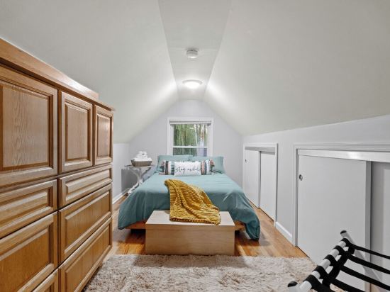 Spacious 4-bedroom apartment with WiFi, AC in enjoyable Newark