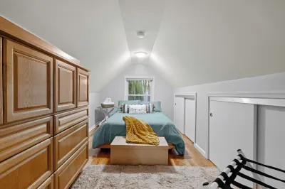 Spacious 4-bedroom apartment with WiFi, AC in enjoyable Newark