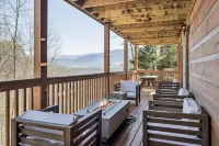 Stunning Mountain Cabin w/Hot Tub & Game Room