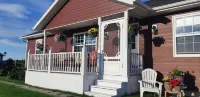 Blooming Beach Suite Retreat. 5 minutes to the beach, close to PEI National Park Hotels near Ross Lane Beach, Prince Edward Island National Park