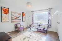 Bright 3BDRM 1 min. from the Falls w/ Free Parking