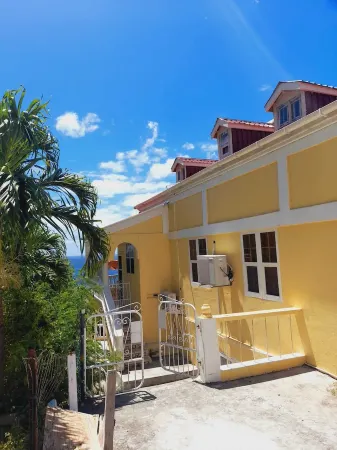 Air Conditioned House With Garden and Ocean Views For Family And Adventure