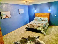 Boulder Run Log Cabin w/ Hot Tub and Pool